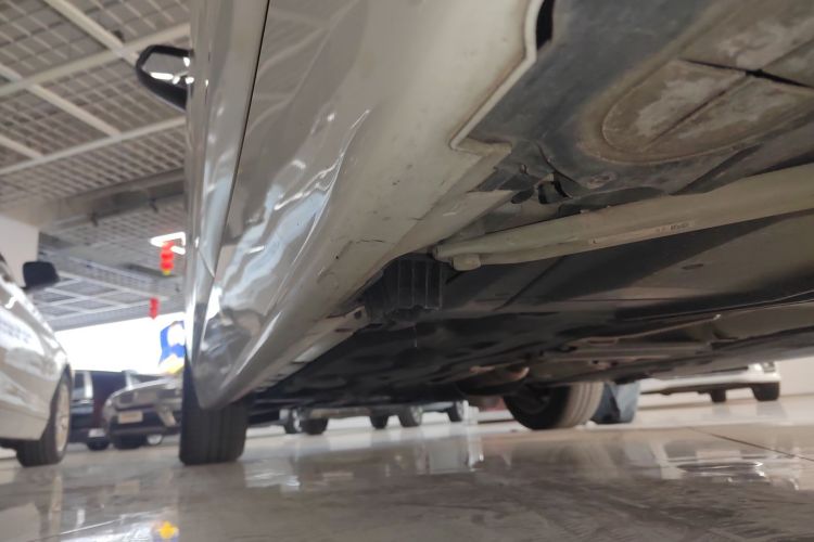 宝马2系多功能旅行车 2019款 220i 领先型局部细节9002