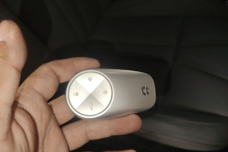 蔚来ES8 2020款 580KM 签名版 七座版中控内饰11