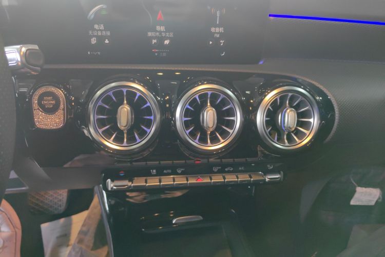 奔驰A级 2020款 改款 A 200 L 运动轿车时尚型中控内饰16