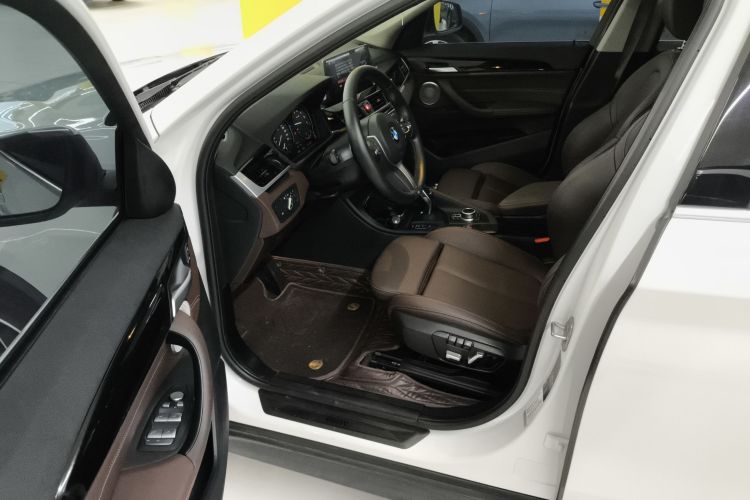 宝马X1 2021款 改款 sDrive25Li 领先型中控内饰7003