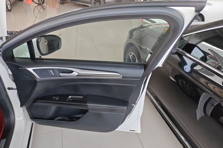 福特 蒙迪欧 2018款 EcoBoost 180 时尚型中控内饰7005