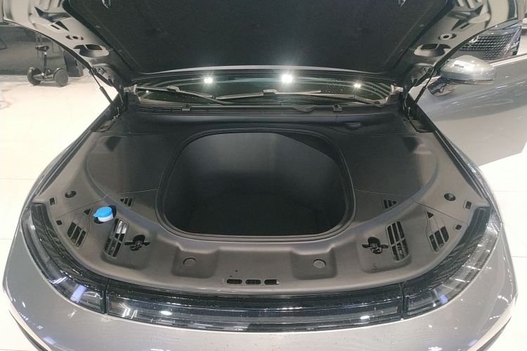 小鹏P7 2022款 670E+机舱底盘24