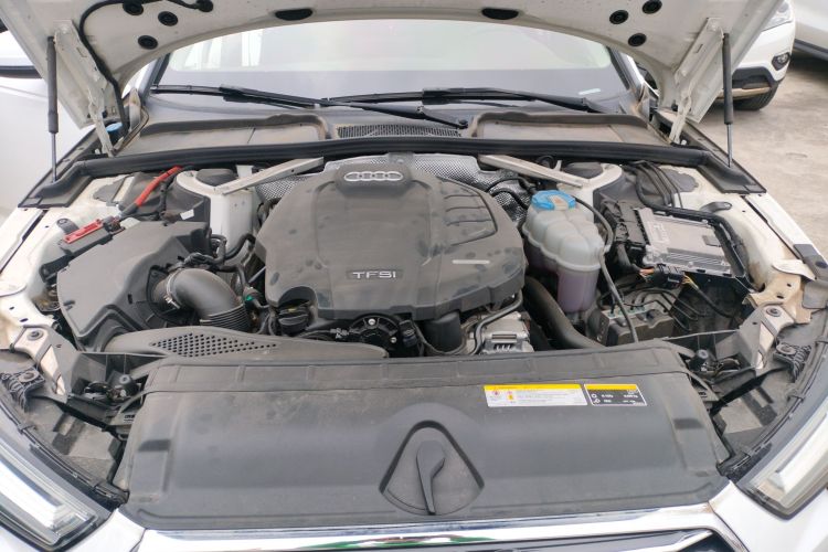 奥迪A4L 2019款 40 TFSI 进取型 国V机舱底盘24