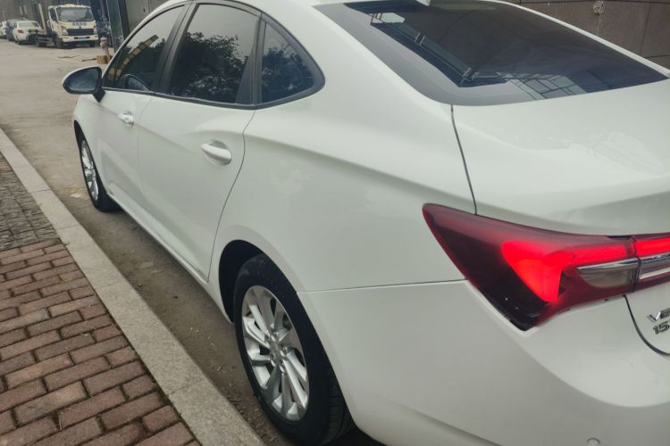 别克 威朗 2020款 15T 自动进取型车身外观4