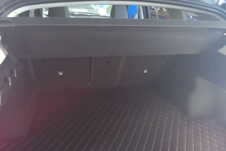 宝马X1 2024款 sDrive25Li X设计套装机舱底盘23