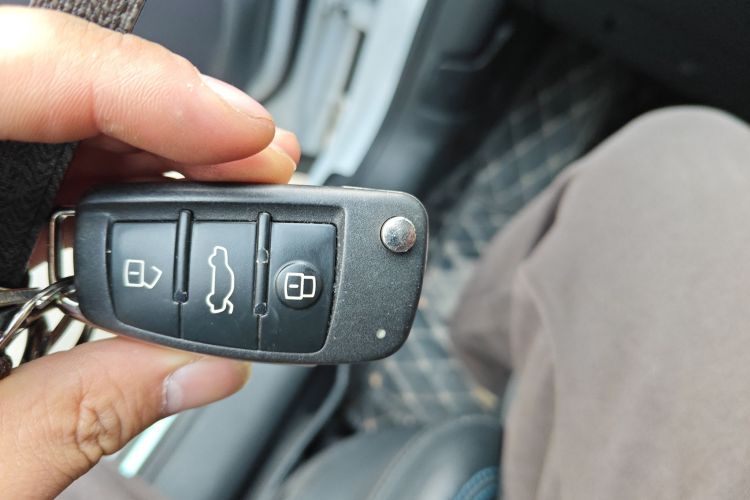 奥迪Q3 2018款 35 TFSI 运动型典藏版中控内饰11