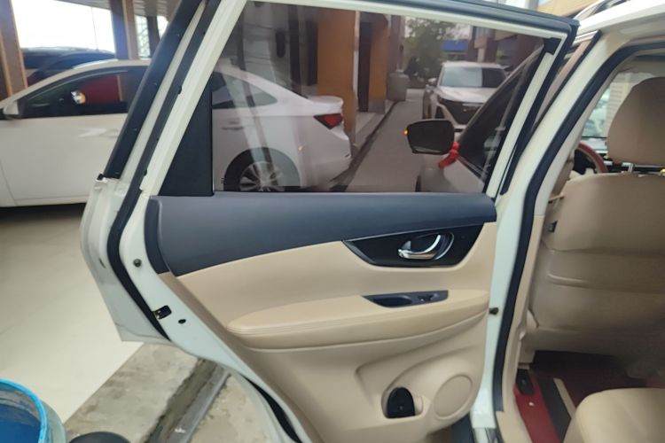 日产 奇骏 2014款 2.5L CVT尊享版 4WD中控内饰7008