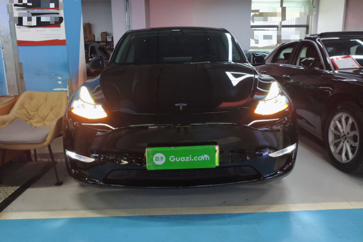 特斯拉 Model Y 2022款 Performance高性能全轮驱动版车身外观2