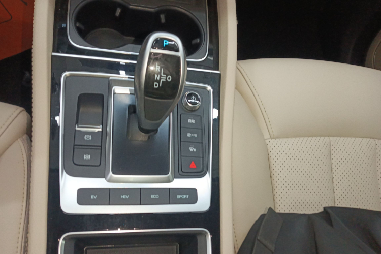 比亚迪 宋MAX新能源 2019款 DM 1.5T 智联致耀型 6座 国VI中控内饰18