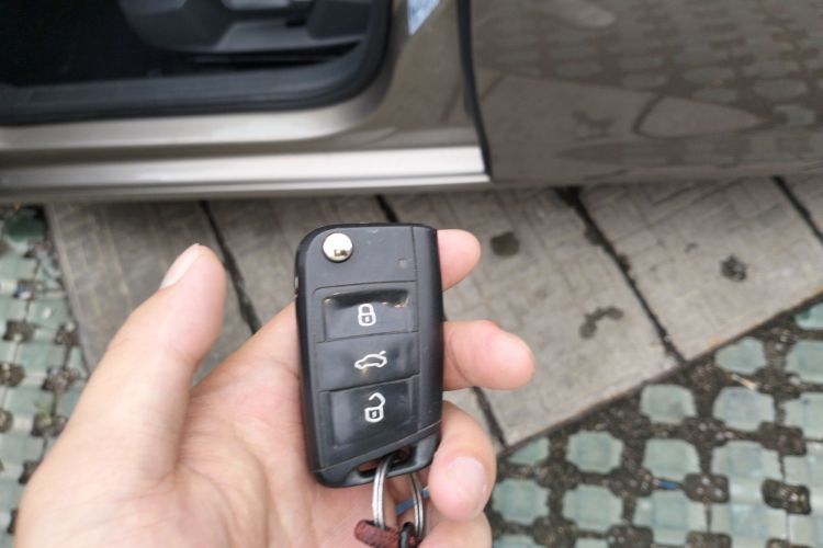 大众 高尔夫 2016款 1.6L 自动时尚型中控内饰11