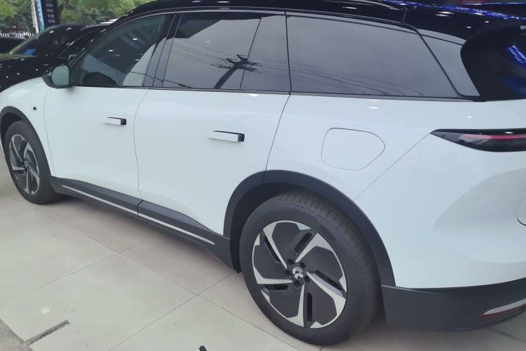 蔚来ES6 2024款 75kWh车身外观4