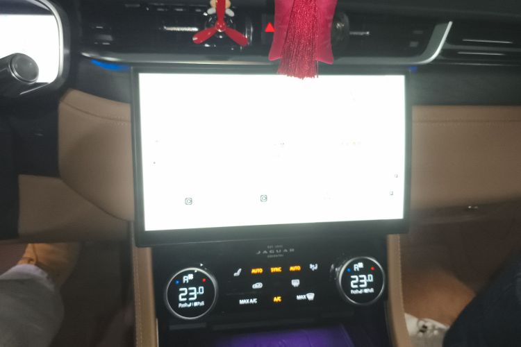 捷豹XFL 2022款 XFL 2.0T P250 两驱尊享豪华版中控内饰16