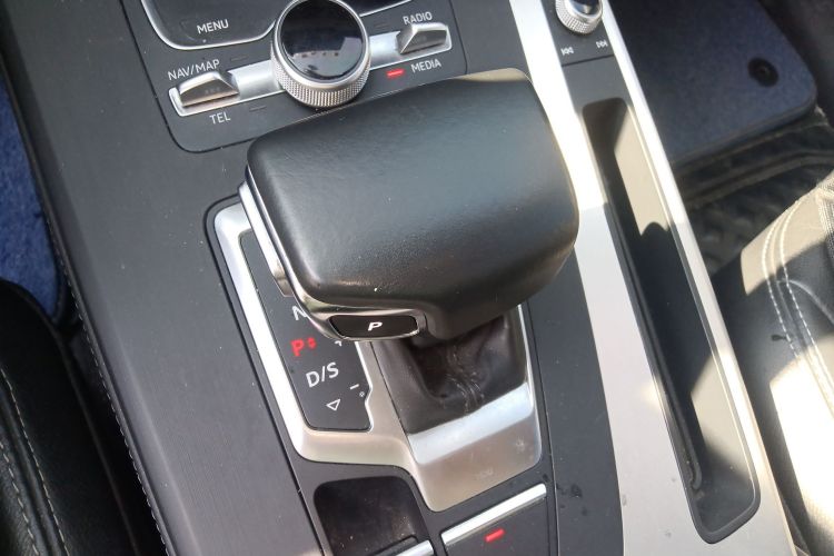 奥迪Q5L 2020款 改款 40 TFSI 荣享时尚型中控内饰18