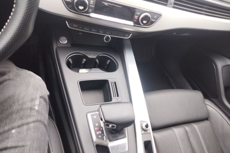 奥迪A4L 2020款 40 TFSI 豪华动感型局部细节18