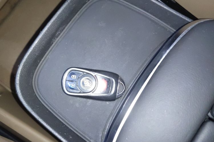 别克GL8 2017款 ES 28T 尊享型 国V中控内饰7001