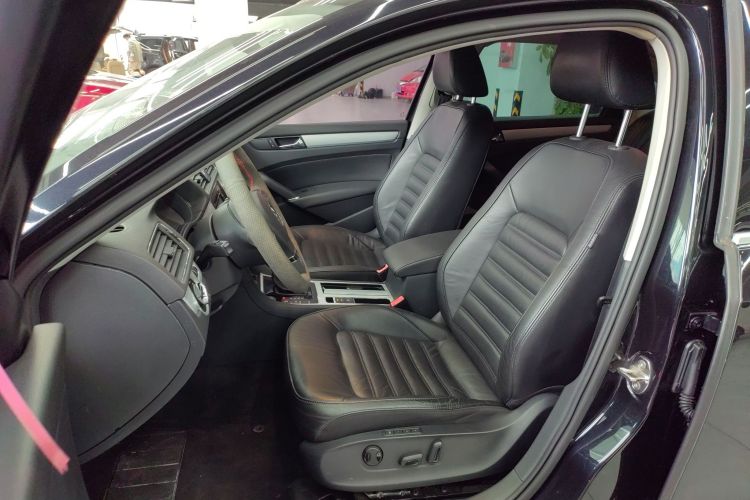 大众 帕萨特 2015款 1.8TSI DSG御尊版中控内饰19