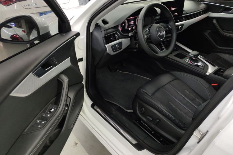 奥迪A4L 2020款 40 TFSI 时尚致雅型中控内饰20