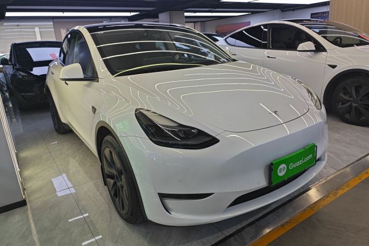特斯拉 Model Y 2023款 长续航全轮驱动版车身外观3
