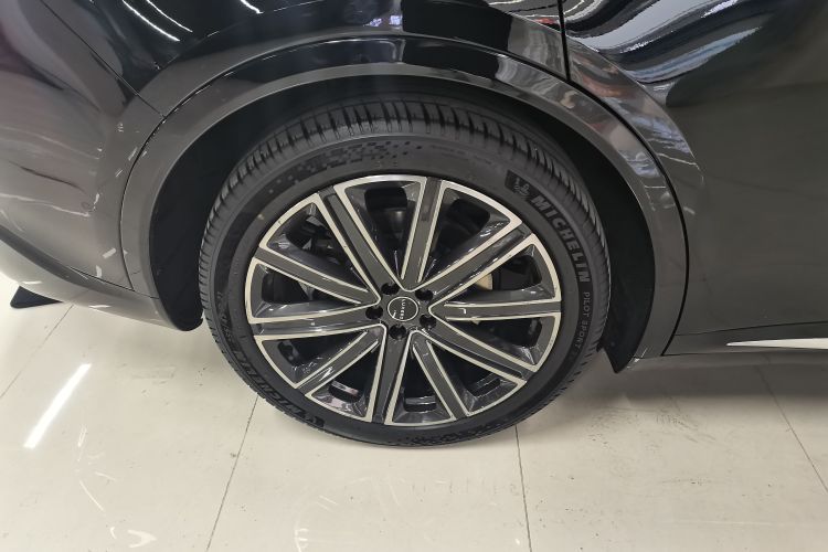 鸿蒙智行 智界R7 2025款 增程 251km Max车身外观6008