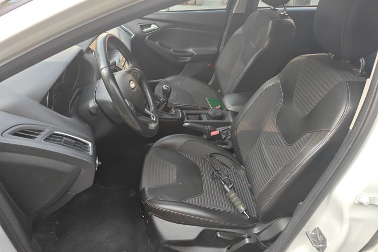 福特 福克斯 2015款 两厢 EcoBoost 125 手动超能风尚型局部细节19