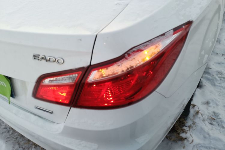 长安 逸动 2016款 1.6L 自动风尚型车身外观9