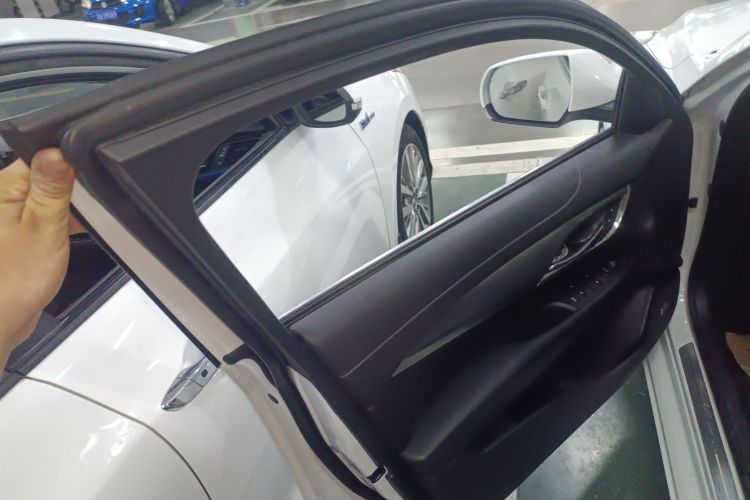 凯迪拉克ATS-L 2014款 25T 舒适型中控内饰47