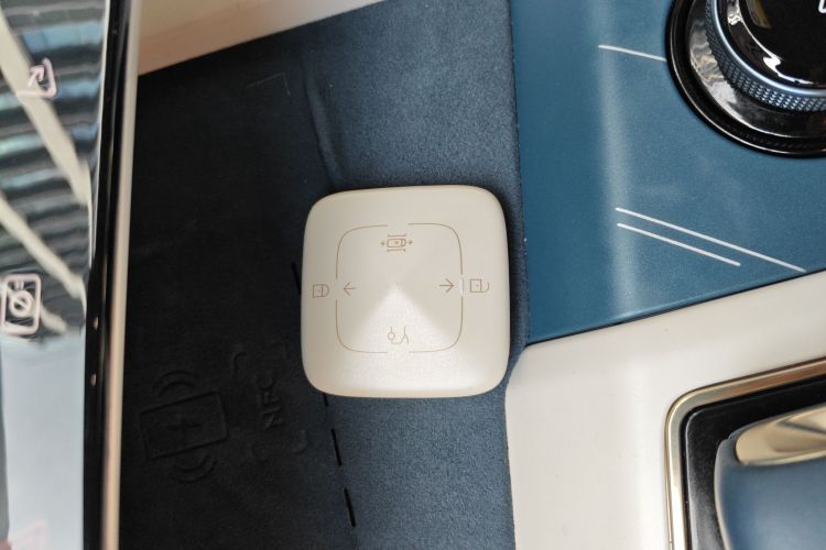 极氪001 2025款 WE版 95kWh 四驱中控内饰11