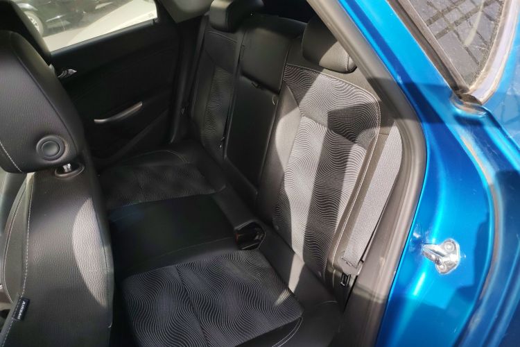 别克 英朗 2014款 XT 1.6L 自动时尚版中控内饰21