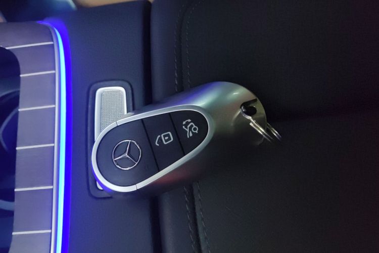 奔驰E级 2025款 E 300 L 时尚型中控内饰7001