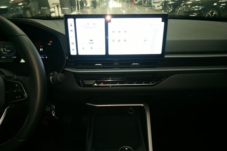 吉利汽车 帝豪 2026款 第4代 400万纪念款 1.5L 手动超越型中控内饰16