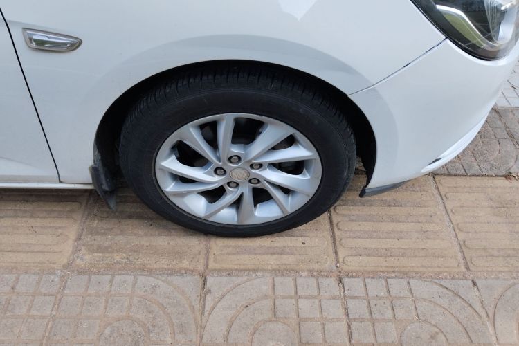 别克 威朗 2016款 两厢 15S 自动领先型车身外观10