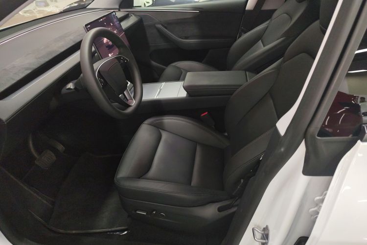 特斯拉 Model Y 2025款 长续航全轮驱动 首发版中控内饰19