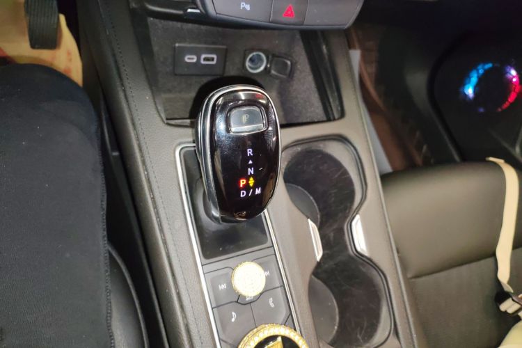 凯迪拉克XT4 2021款 28T 两驱技术型中控内饰18