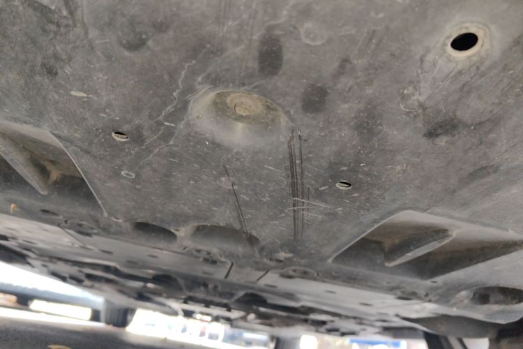 丰田 皇冠 2015款 2.0T 时尚版局部细节9008