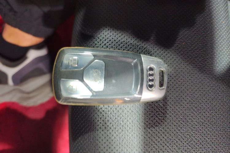 奥迪A4L 2020款 40 TFSI 时尚动感型中控内饰11