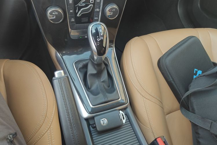 沃尔沃V40 2018款 T3 智逸版中控内饰18