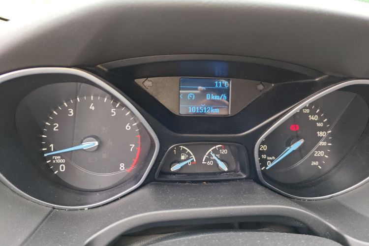 福特 福克斯 2015款 三厢 1.6L 手动风尚型中控内饰15