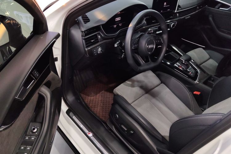 奥迪A4L 2022款 45 TFSI quattro 臻选动感型中控内饰20