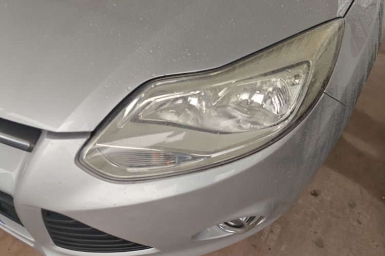 福特 福克斯 2012款 三厢 1.6L 手动舒适型局部细节36