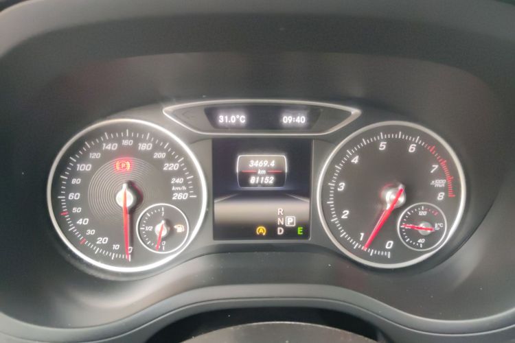 奔驰B级 2015款 B 200 时尚型中控内饰14