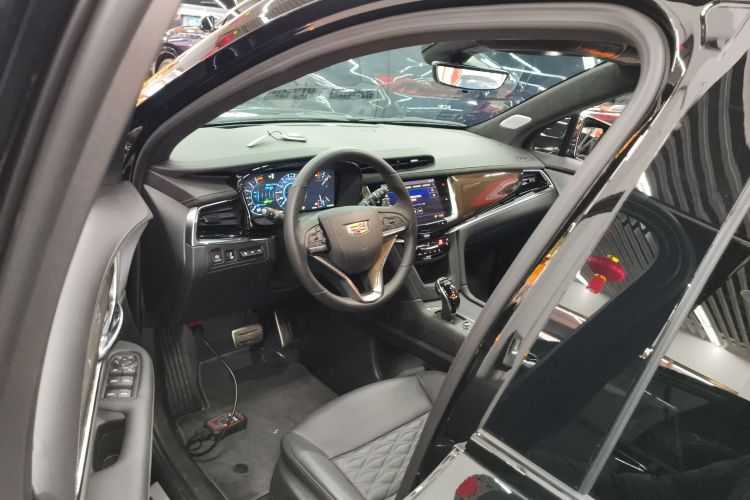 凯迪拉克XT6 2025款 2.0T 六座四驱铂金行政黑标版中控内饰20