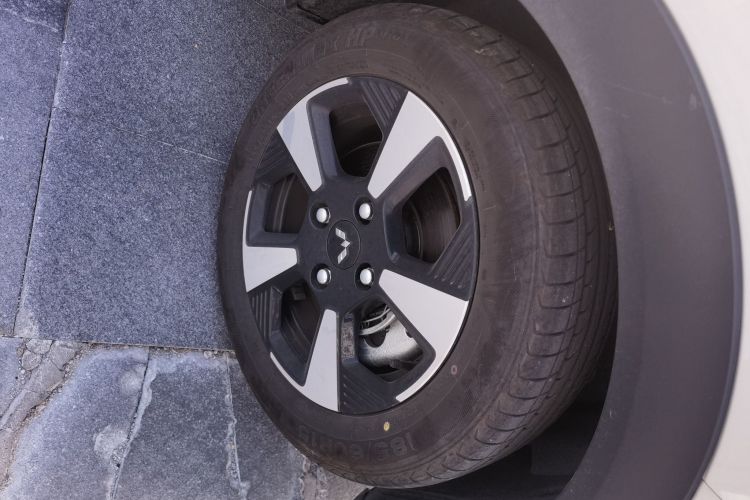 五菱汽车 五菱缤果PLUS 2024款 330km 五座版车身外观10