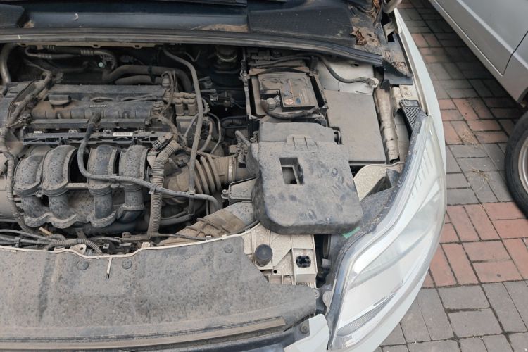 福特 福克斯 2012款 三厢 1.6L 手动风尚型局部细节9007