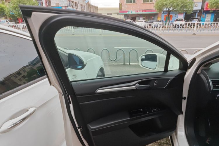 福特 蒙迪欧 2013款 1.5L GTDi180时尚型中控内饰47