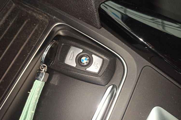 宝马3系 2016款 316i 时尚型中控内饰7001