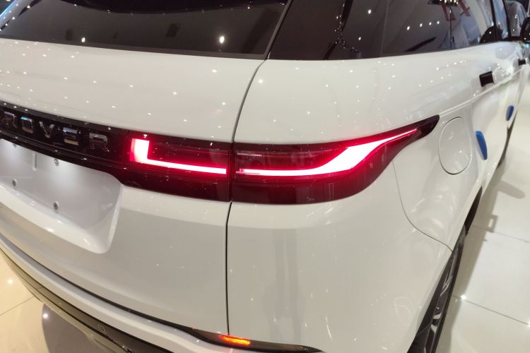 路虎 2024款 揽胜极光L SE 驭光尊耀版车身外观9