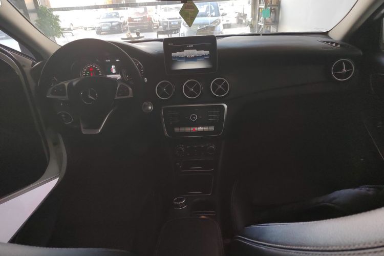 奔驰GLA 2019款 GLA 200 时尚型中控内饰7002