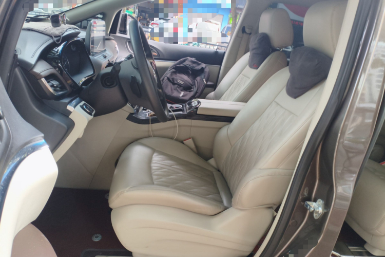 别克GL8 2023款 陆上公务舱 舒适型中控内饰19