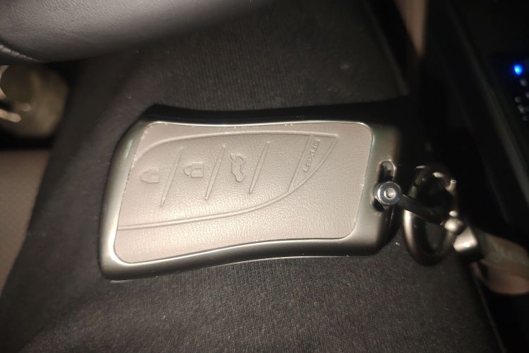 雷克萨斯ES 2025款 300h 臻享版中控内饰7001