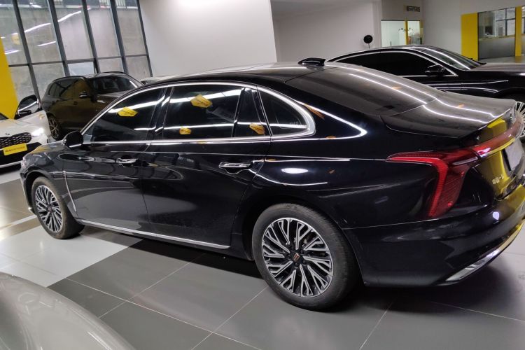 红旗H5 2023款 2.0T 自动智联旗畅版车身外观4